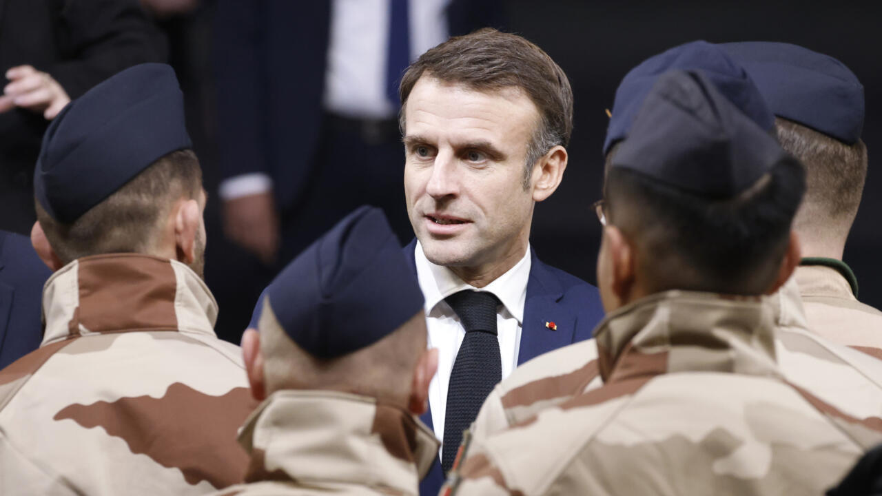 Emmanuel Macron gửi lời chúc tới các đội quân đang tìm kiếm phương hướng, đặc biệt là ở Châu Phi