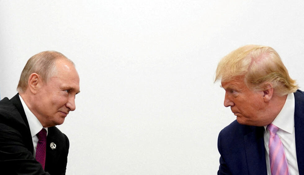 Archivo: el presidente estadounidense Donald Trump y el presidente ruso Vladimir Putin sostienen una reunión bilateral en la cumbre de líderes del G20 en Osaka, Japón, el 28 de junio de 2019.