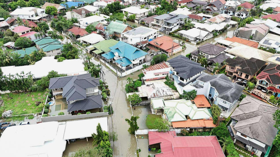 El tifón Kalmaegi inundó zonas residenciales al afectar la ciudad de Cebú, en el centro de Filipinas, el martes 4 de noviembre de 2025.