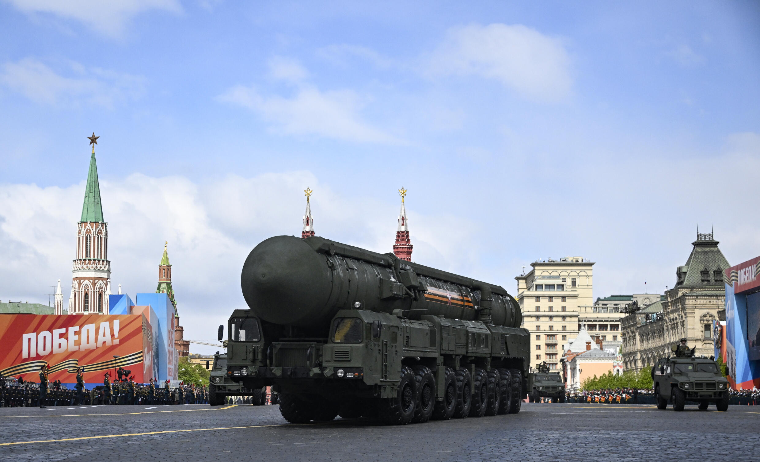Un lanceur de missile balistique intercontinental russe Yars sur la Place Rouge lors du défilé militaire du Jour de la Victoire sur l'Allemagne nazie, le 9 mai 2024 à Moscou