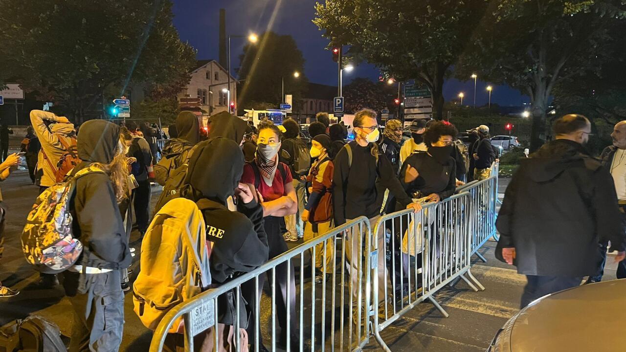 À Saint-Denis, des blocages en série face à "un gouvernement qui n'entend rien d'autre"