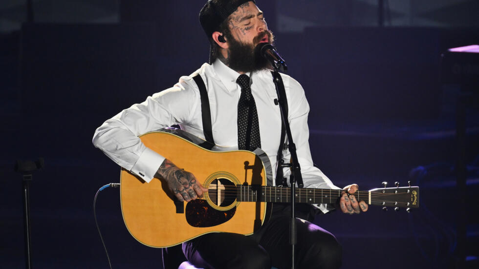 Music world honors songwriters at gala featuring Gloria Estefan, Post