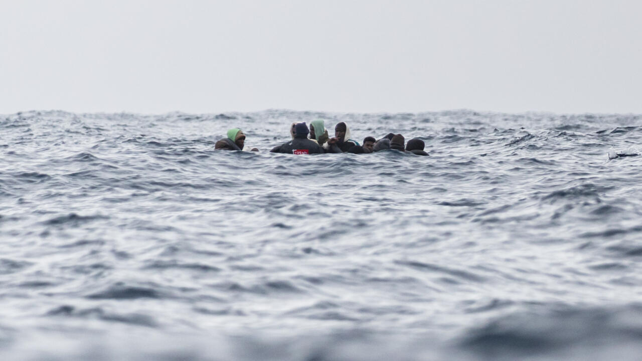 ليبيا: 53 مهاجرا في عداد القتلى أو المفقودين جراء غرق قارب شمال سواحل زوارة