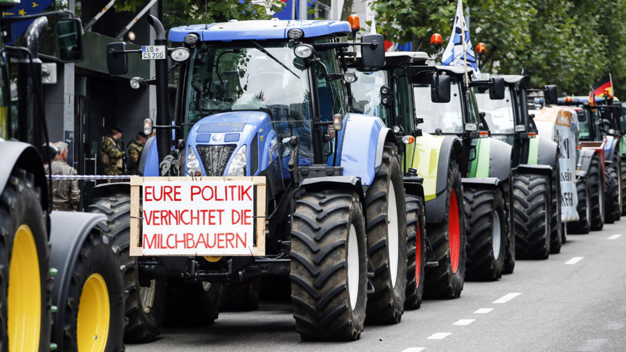 Tractors block Brussels streets in call for EU farm action