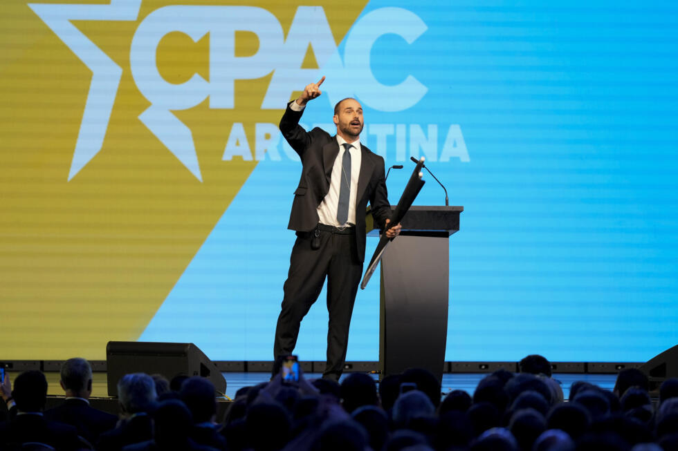 Eduardo Bolsonaro, hijo del expresidente de Brasil Jair Bolsonaro, pronuncia un discurso durante la Conferencia de Acción Política Conservadora en Buenos Aires, Argentina, el miércoles 4 de diciembre de 2024.
