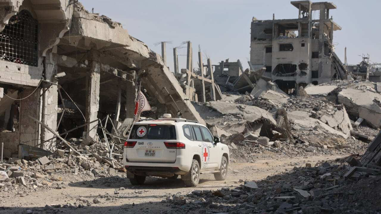 إسرائيل تعلن تسلّم رفات ثلاث رهائن في غزة