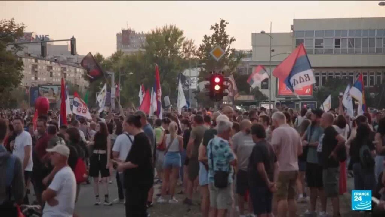 Serbie : nouvelle manifestation pour des élections anticipées dispersée au gaz lacrymogènes