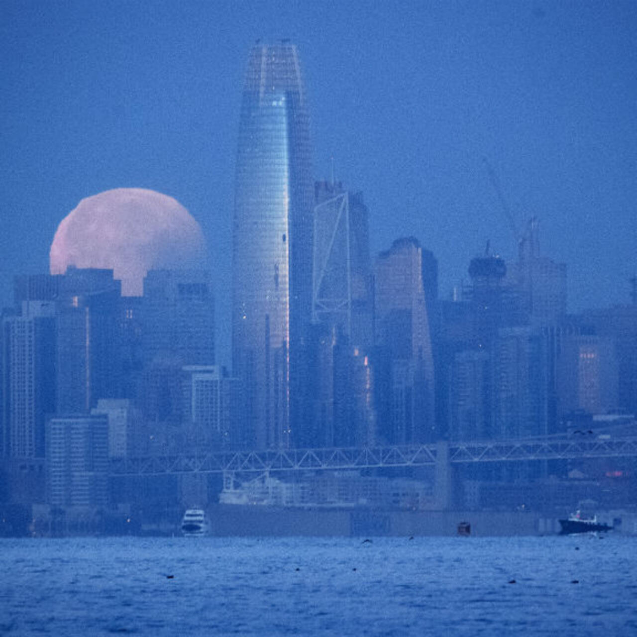 Rare Super Blue Blood Moon Wows Skywatchers rare super blue blood moon wows