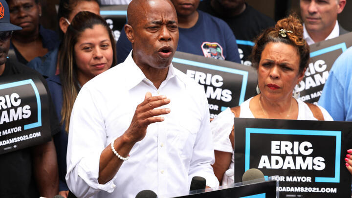  New York City mayoral candidate Eric Adams speaks during a Get Out the Vote rally on June 21, 2021 in the Prospect Lefferts Gardens neighborhood of Brooklyn borough in New York City. (Photo by Michael M. Santiago / GETTY IMAGES NORTH AMERICA / Getty Images via AFP)