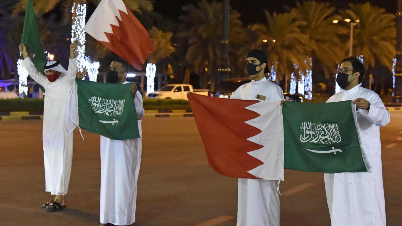 Saudis head to Bahrain as virus travel curbs eased France 24