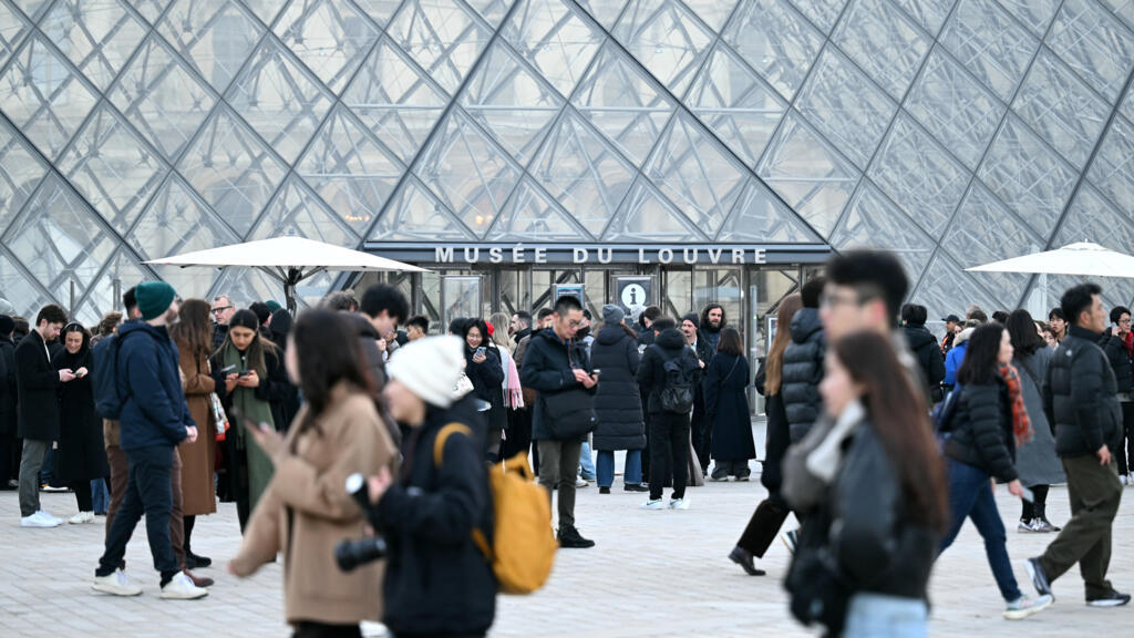 Fin de la grève au Louvre, le musée rouvre normalement
