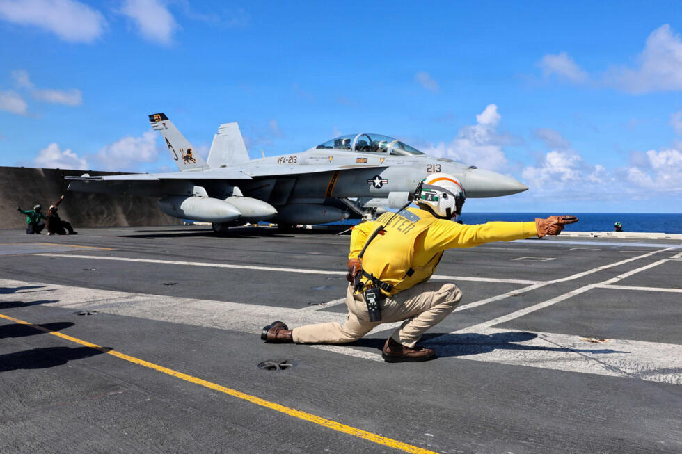 Un avión F/A-18F Super Hornet de la Marina de los EE. UU. es lanzado desde el portaaviones USS Gerald R. Ford mientras opera en el Mar Caribe, el 18 de noviembre de 2025.