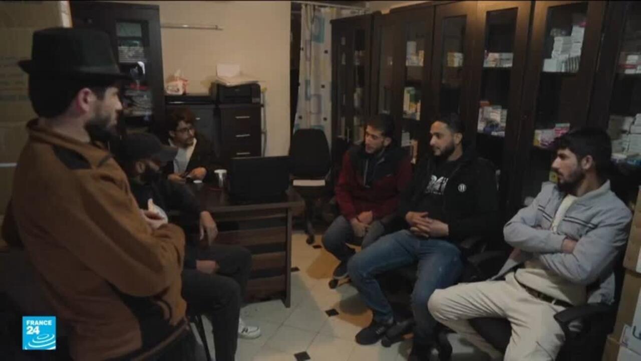 ريبورتاج: ناجون من معتقلات الأسد يتلمسون مستقبلهم في سوريا الجديدة