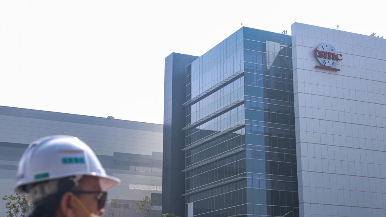 "تي إس إم سي" التايوانية تبدأ عملية إنتاج ضخمة لرقاقات أشباه الموصلات "الأكثر تطورا"