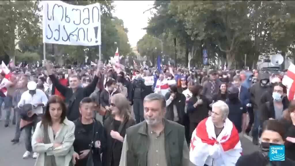 Géorgie : le pouvoir remporte un scrutin local, des manifestants protestent devant la présidence