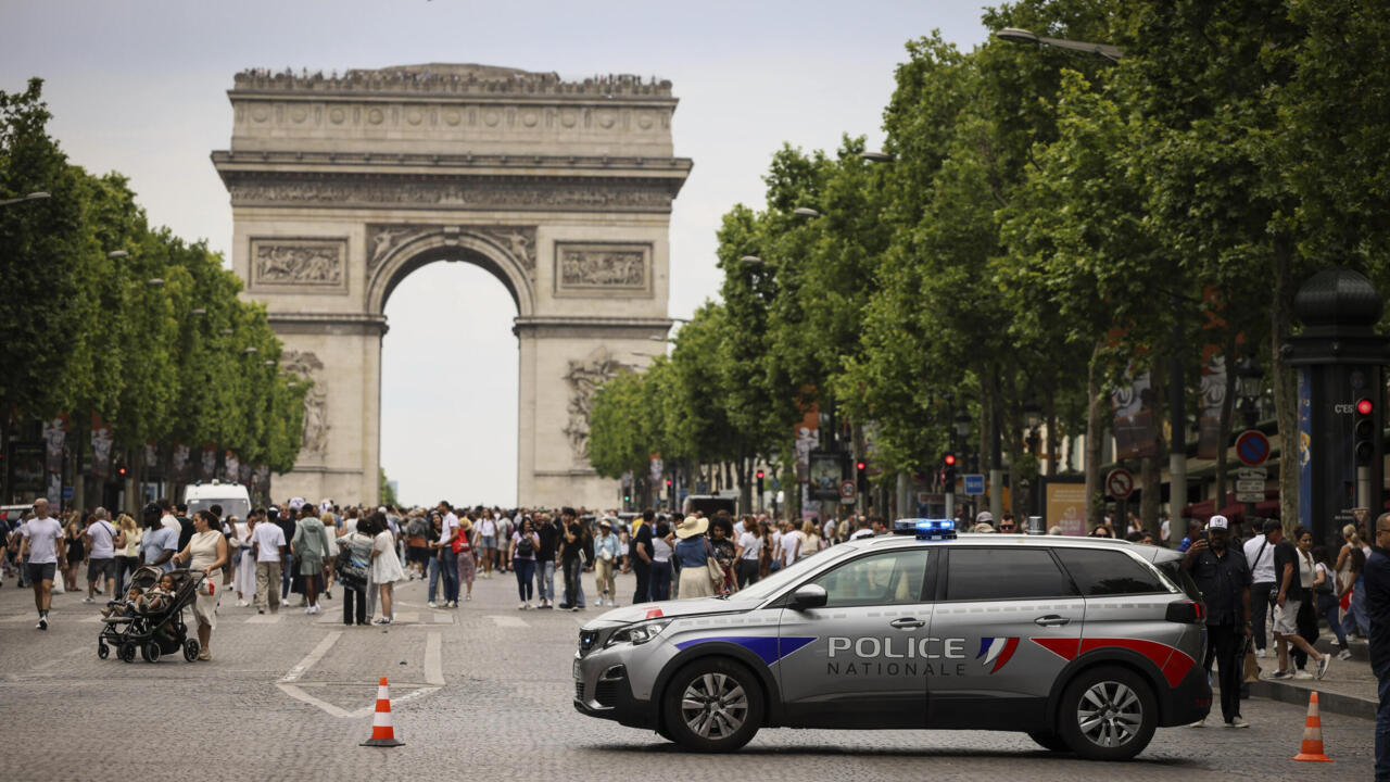 فيديو- كأس الأمم الأفريقية: ما خلفيات قرار حظر شرطة باريس التجمعات الاحتفالية في جادة الشانزليزيه؟