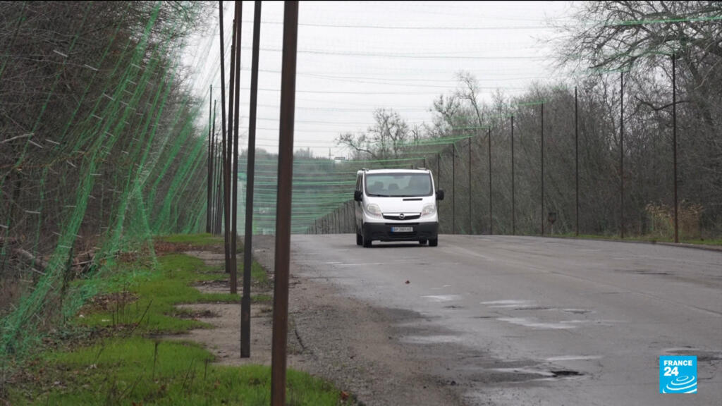 ウクライナのヘルソン市、フランスの漁網でドローンから身を守る ウクライナのヘルソン市、フランスの漁網でドローンから身を守る