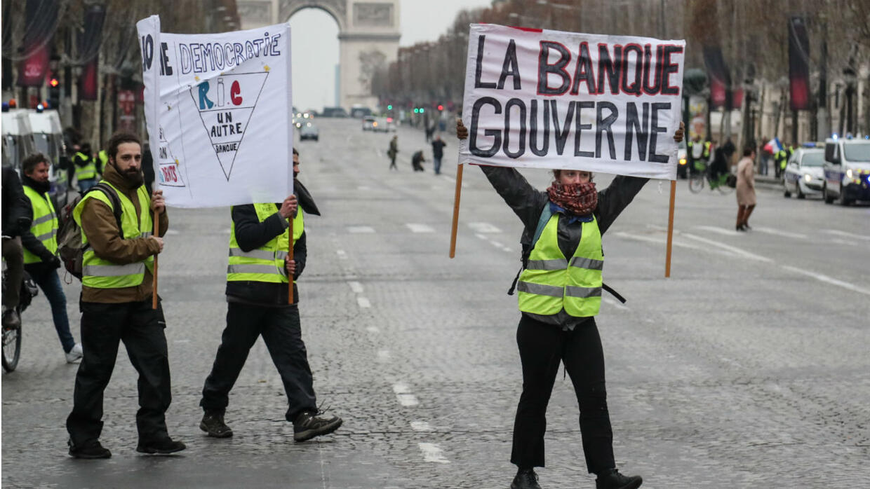 Yellow Vest Protesters Call For Run On French Banks