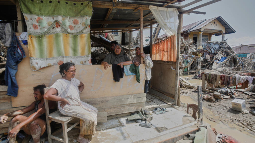 Inondations en Indonésie : plus de 900 morts, la famine menace les zones reculées