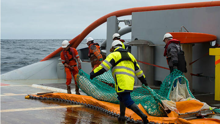 France begins clean-up operation after cargo ship oil spill 