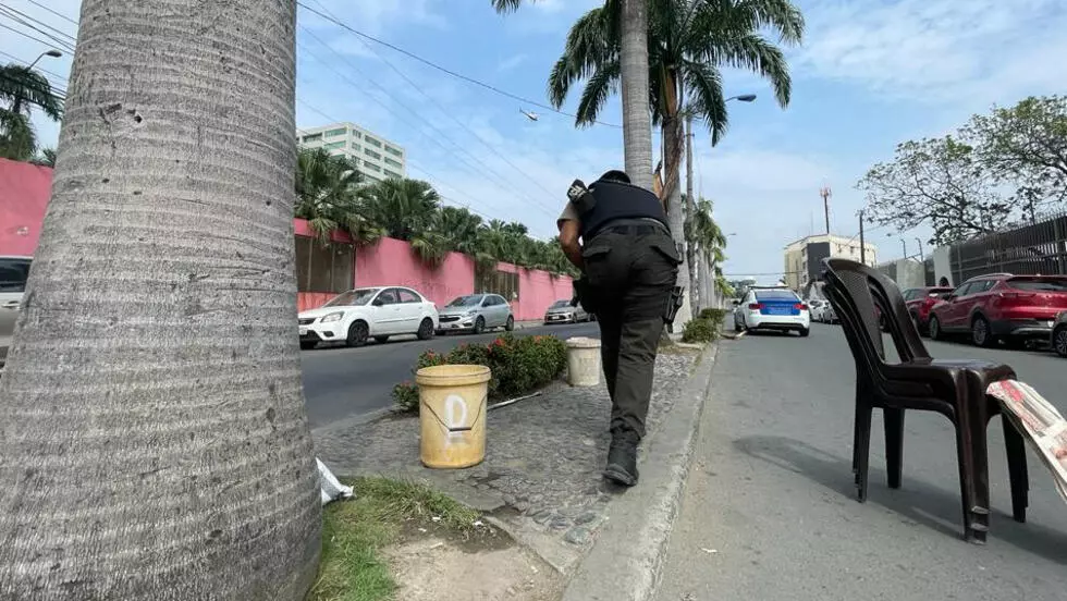 ON AIR! Gunmen take TV journalists hostage live in Ecuador 🚨