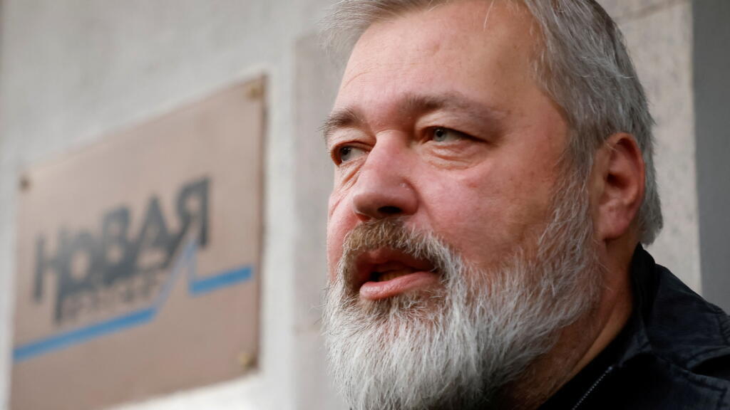 Russia's investigative newspaper Novaya Gazeta suspends publication after second Kremlin warning