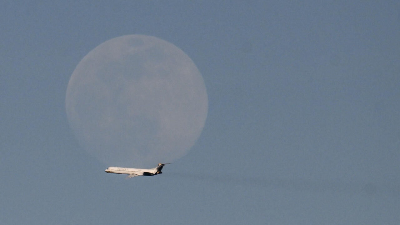 فنزويلا في عزلة جوية بعد وقف شركات الطيران الأجنبية رحلاتها إليها