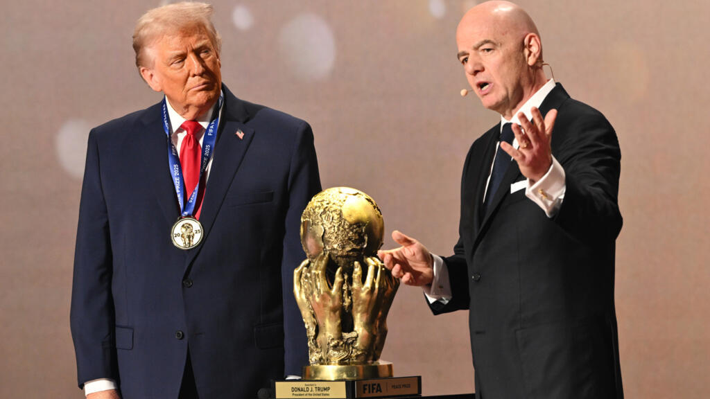 "L'un des grands honneurs de sa vie": Donald Trump reçoit le Prix de la paix de la Fifa