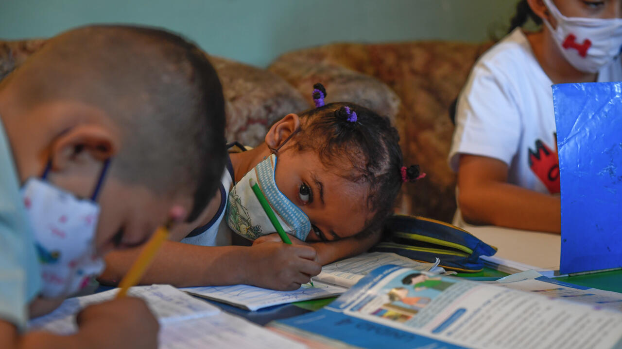 "Van a aprender menos" un año escolar a distancia en Venezuela, sin