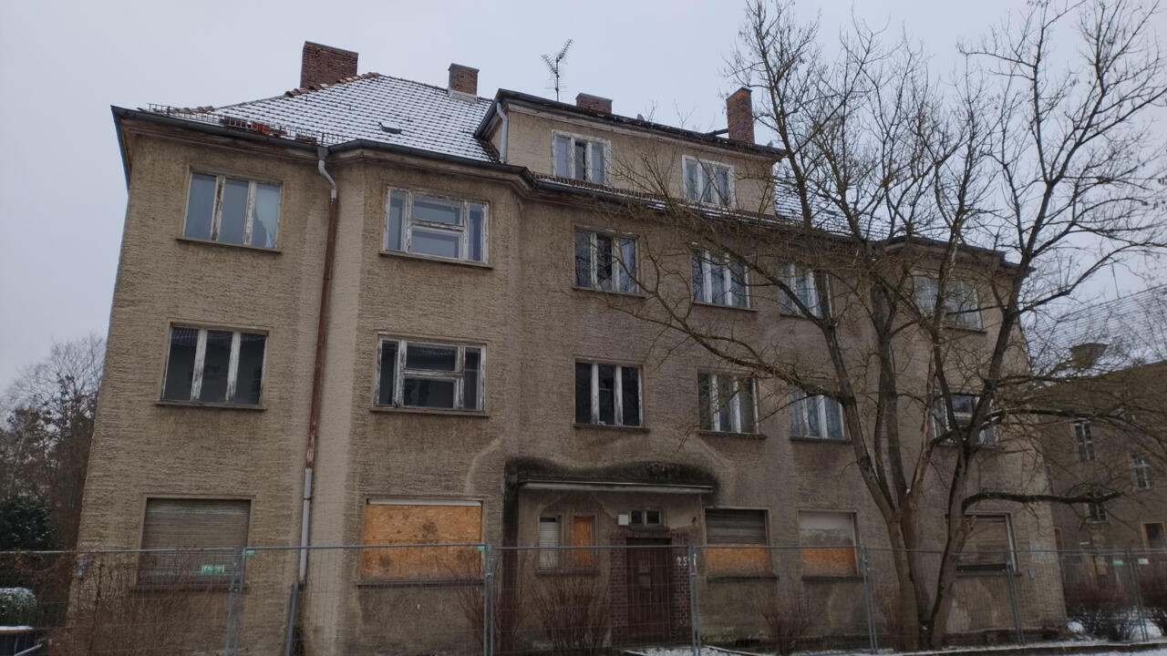 "المنازل الروسية" المتداعية في برلين عالقة في متاهة البيروقراطية