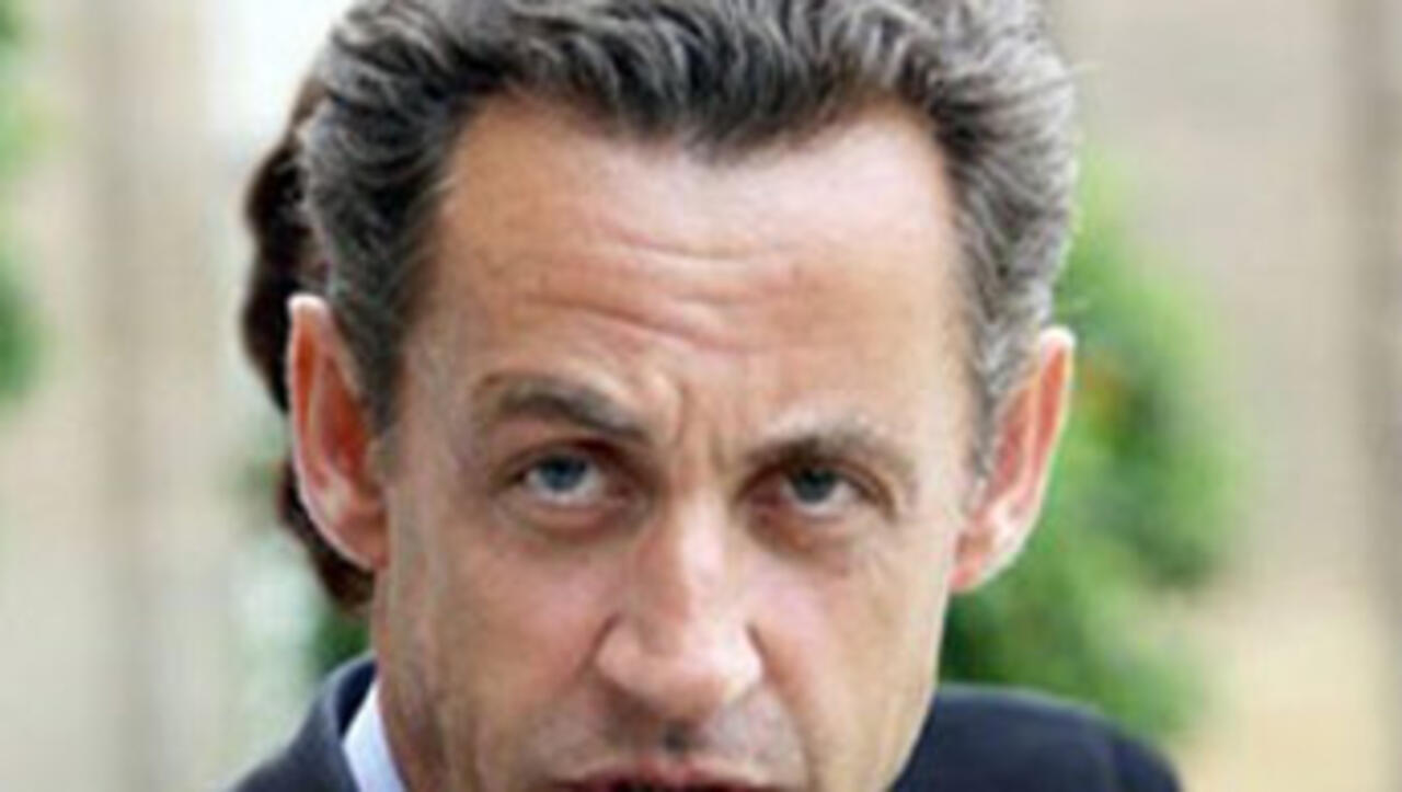 Sarkozy presents budget cutbacks