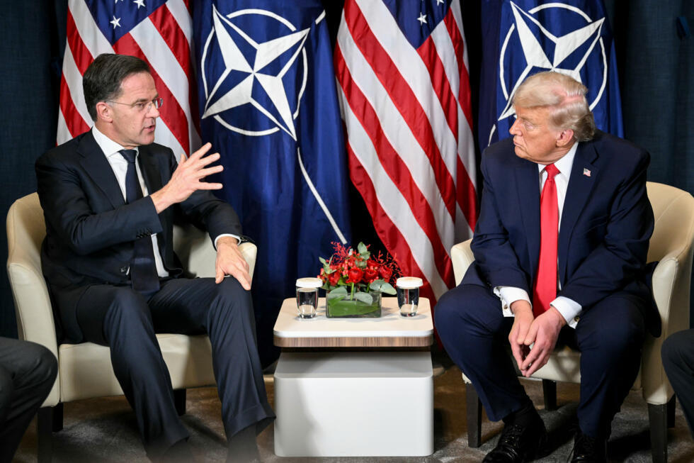 Le président américain Donald Trump et le secrétaire général de l'Otan Mark Rutte s'entretiennent en marge du Forum de Davos, le 21 janvier 2026.