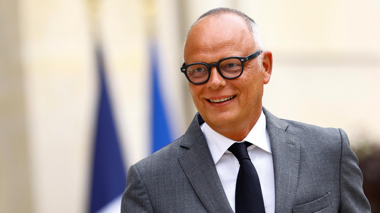 Former French PM Philippe in favour of early presidential election. Follow our liveblog
