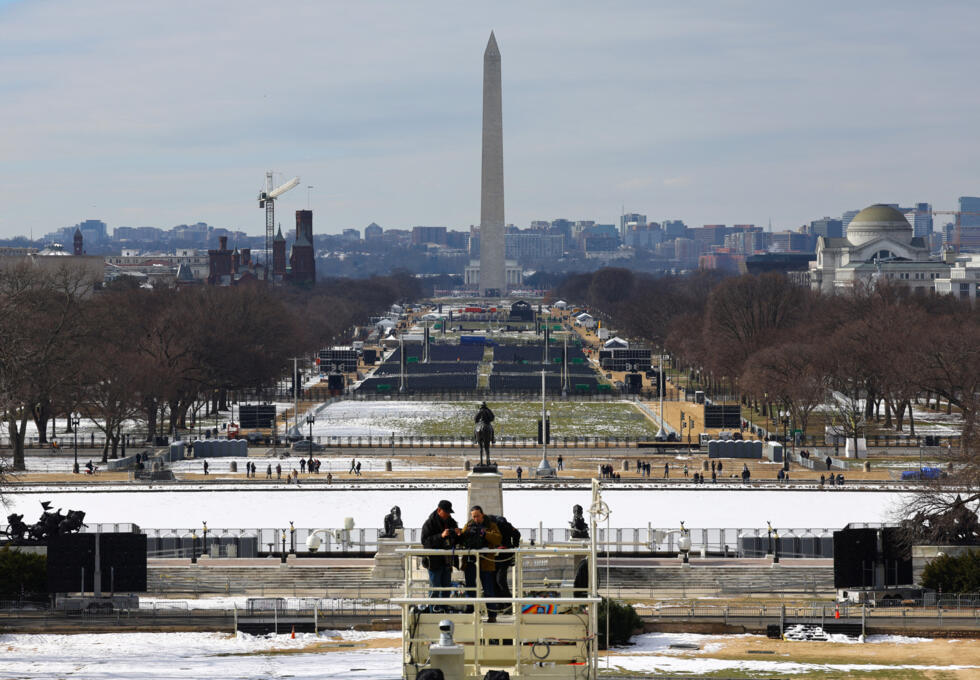 Una vista general muestra el National Mall el día en que se anunció que la toma de posesión del presidente electo de Estados Unidos, Donald Trump, se trasladará al interior debido a las temperaturas peligrosamente frías que se esperan para el lunes, en Washington, Estados Unidos, el 17 de enero de 2025.