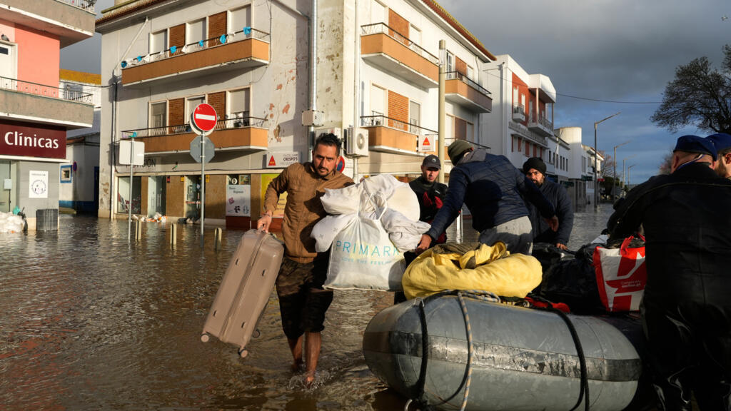 Entre inundaciones por Leonardo y a la espera de otra tormenta, Portugal cierra su campaña electoral