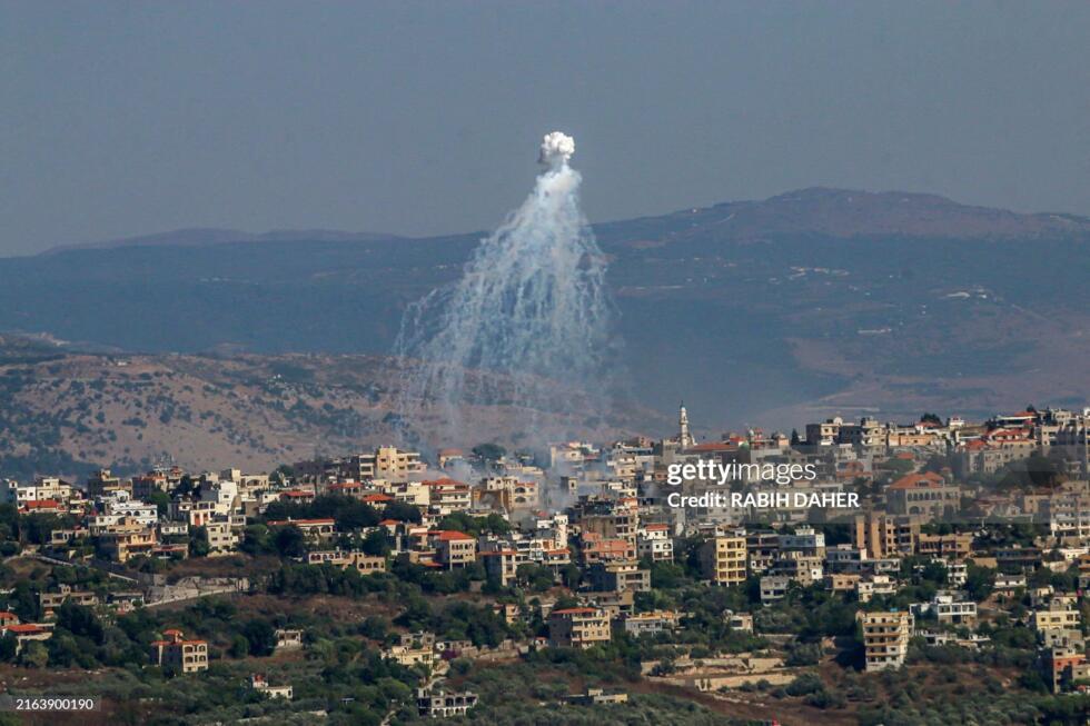 Frappe au phosphore blanc au-dessus du village Al-Khiam, le 30 juin 2024. Image vérifiée et géolocalisée par Ahmad Beydoun : 33.329092 35.611997