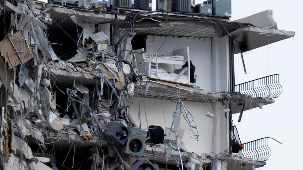 Death toll rises in Miami building collapse as rescuers continue search