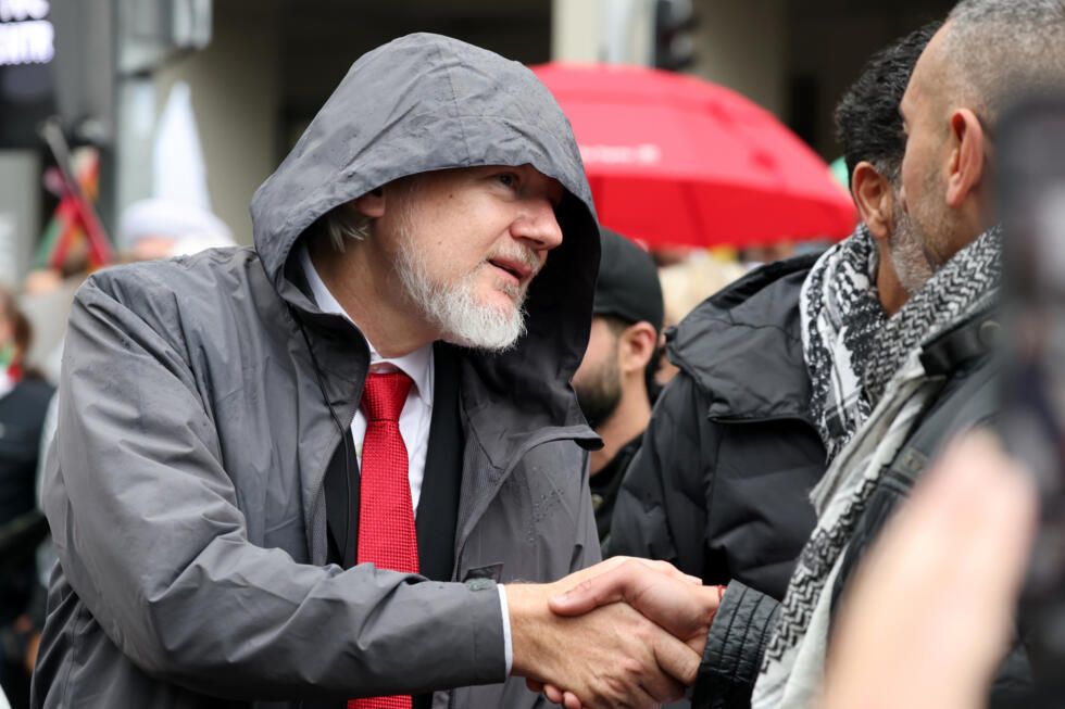Le fondateur de WikiLeaks, Julian Assange, lors d’un rassemblement pro-palestinien à Sydney le 3 août 2025.