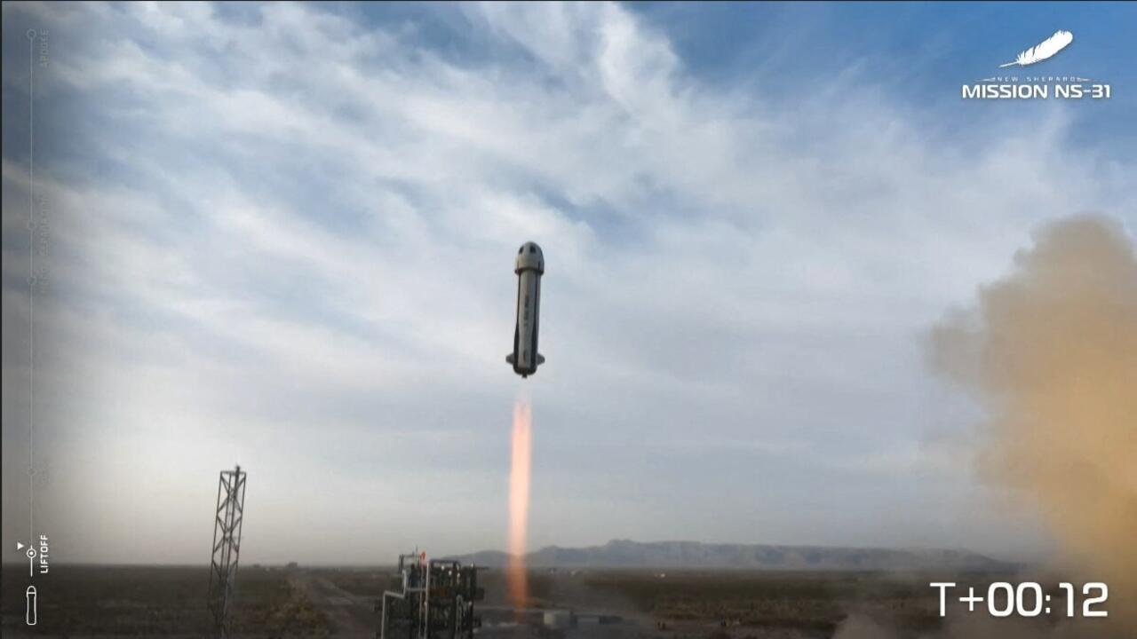 Capture d'écran issue d'une diffusion de Blue Origin, pour le vol NS-31 de Blue Origin New Shepard décollant du site de lancement 1 à Van Horn, dans l'ouest du Texas, le 14 avril 2025.