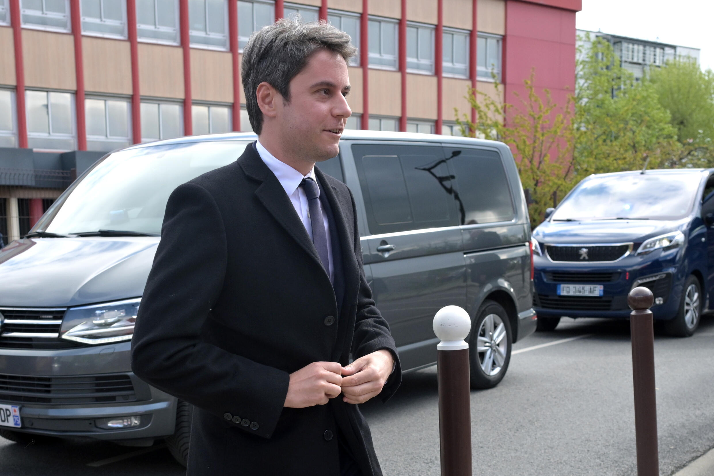Le Premier ministre Gabriel Attal arrive à Viry-Chatillon, le 18 avril 2024