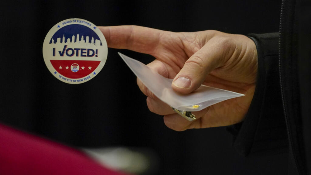 En direct : les Américains aux urnes dans un pays sous tension