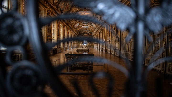 Sunday's raid targetted the Gallerie d'Apollon (Apollo's Gallery)