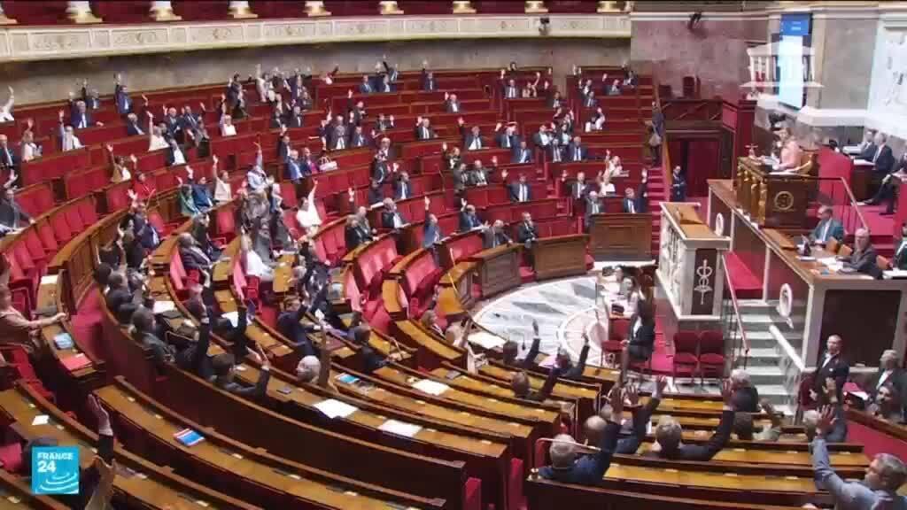 فرنسا: هل يتسبب تمرير قانون الميزانية في سقوط حكومة لوكونو؟