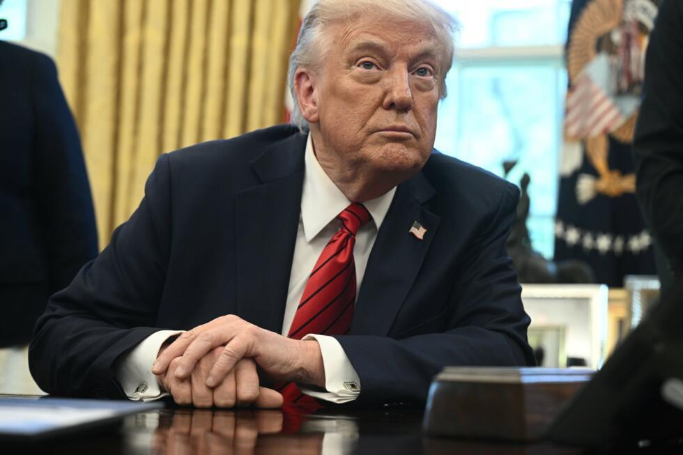 Le président américain Donald Trump dans le Bureau ovale de la Maison Blanche, le 17 avril 2025 à Washington