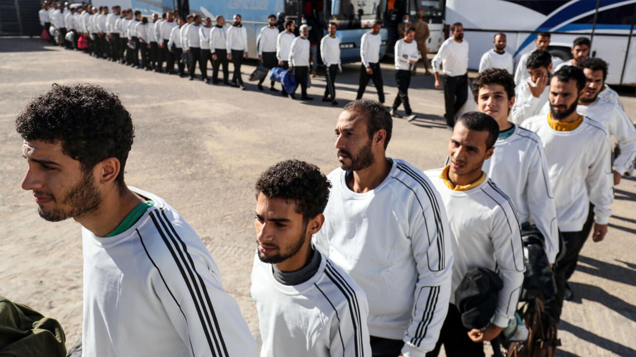 Libya sends illegal migrants home to Egypt and Nigeria