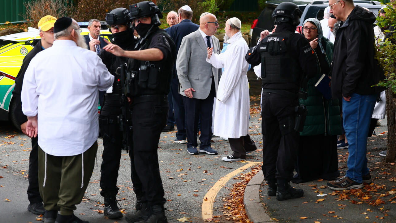 Quatre blessés dans une "attaque terroriste" près d’une synagogue à Manchester, le suspect abattu