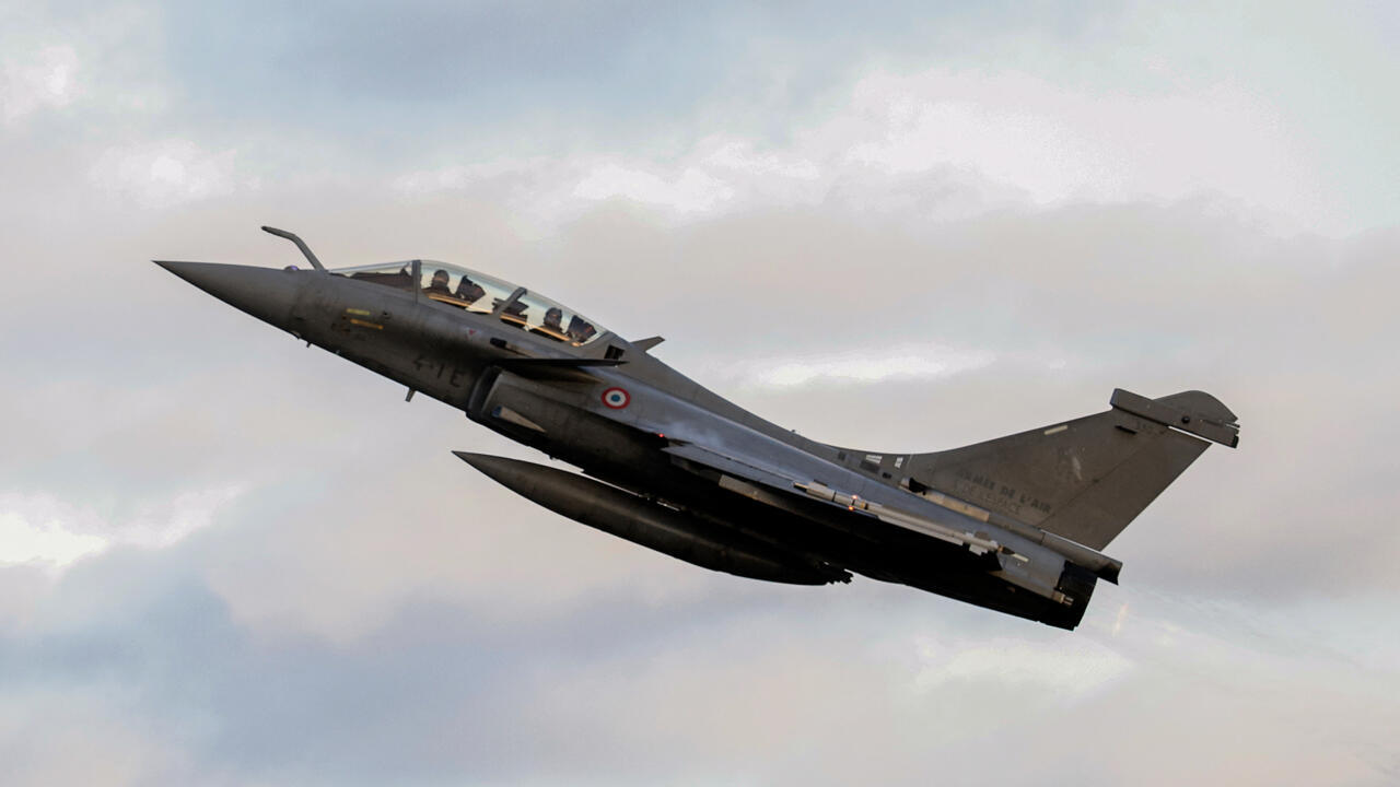 Emmanuel Macron va envoyer trois Rafale pour protéger la Pologne après l'incursion de drones russes