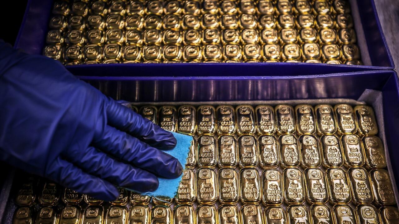 كيف تجاوز سعر الذهب 4000 دولار لأول مرة؟
