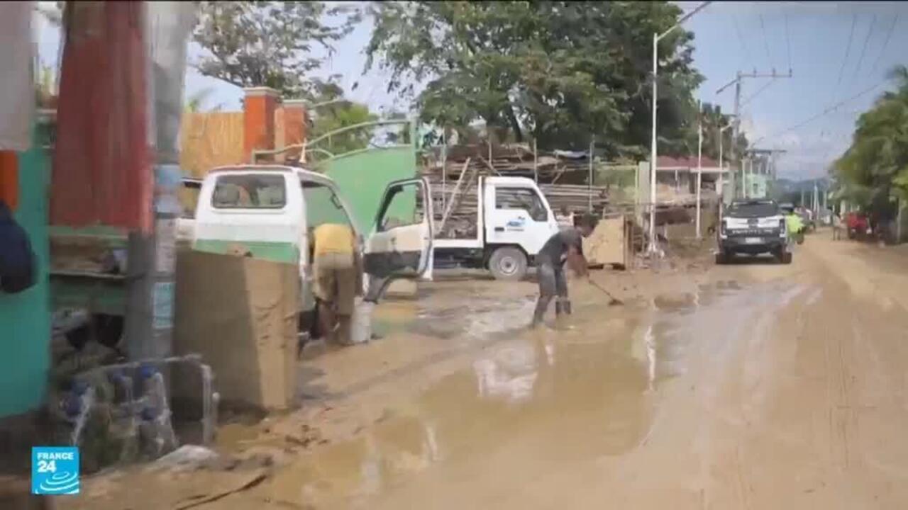 الفلبين تجلي نحو 900 ألف شخص بسبب الإعصار فونغ وونغ