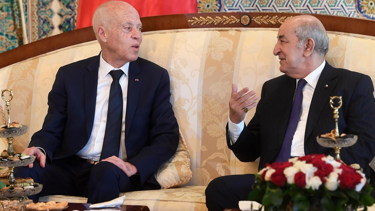 الجزائر تقرر إعادة فتح حدودها البرية مع تونس بعد إغلاق دام أكثر من عامين الجزائر تقرر إعادة فتح حدودها البرية مع تونس بعد إغلاق دام أكثر من عامين